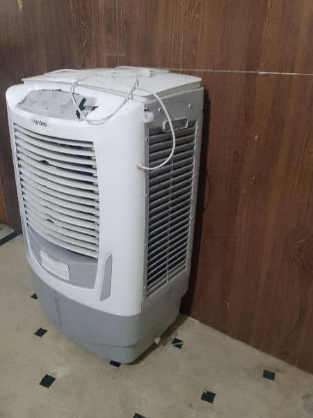 Air cooler only 2 months used with ice gel bags 0