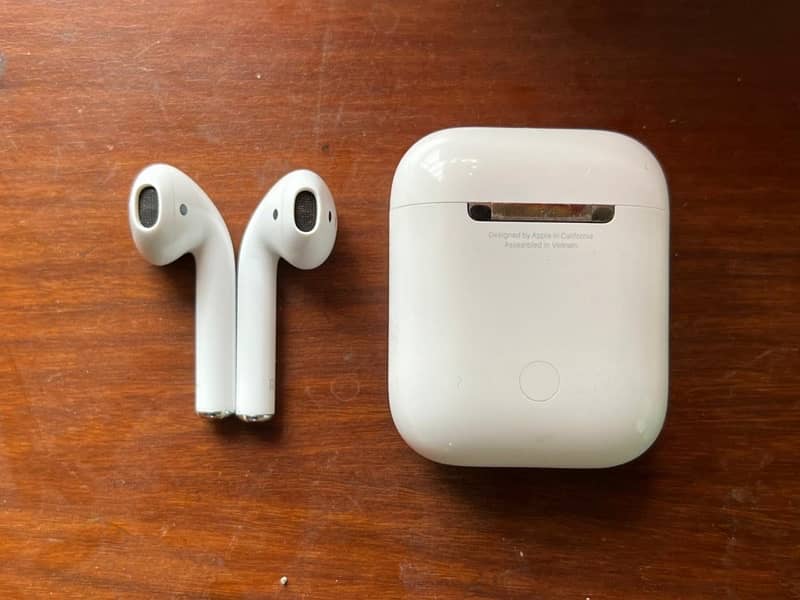 Apple AirPods - 2nd Generation (Original) 2