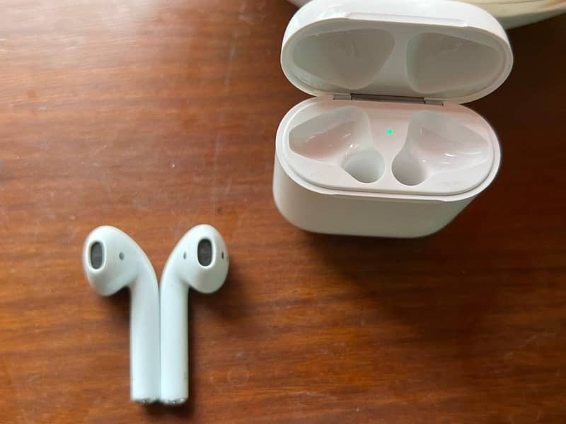 Apple AirPods - 2nd Generation (Original) 3