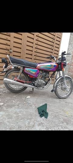 125 Honda 2005 model (shokeen hazrat rabta kryn)