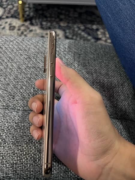 iPhone XS gold 64gb pta approved 1