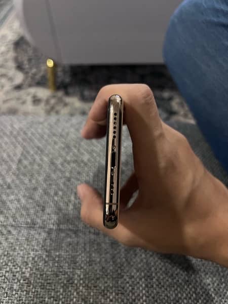 iPhone XS gold 64gb pta approved 4