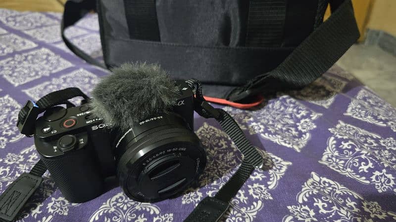 Sony zv e10 with kit and zoom lens with box 1