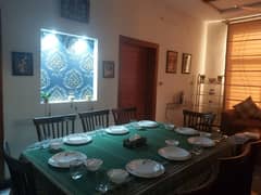 8 seater dinning table with chairz