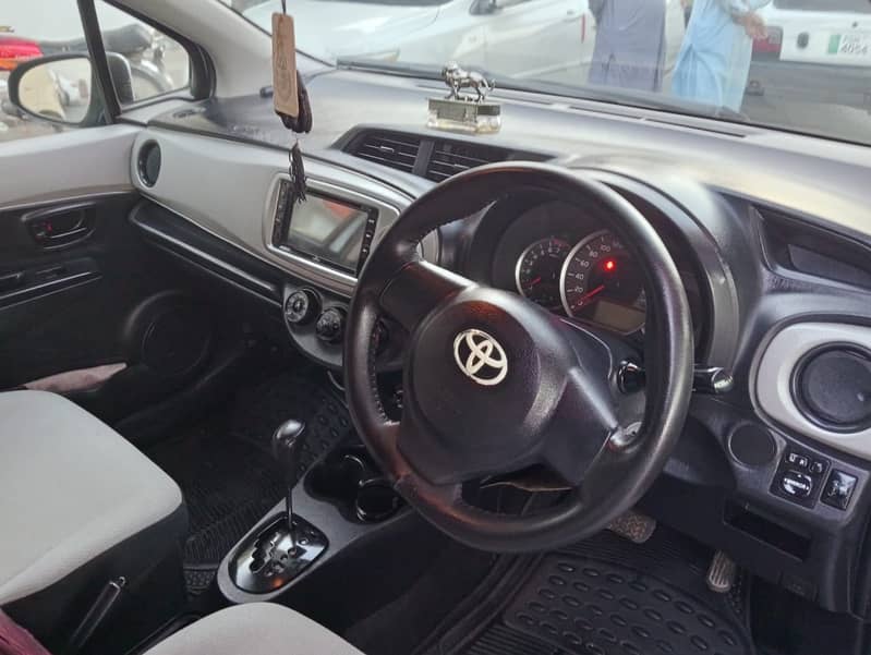 Toyota Vitz 2014  Toyota Vitz 2014 (Imported in 2017) 8