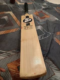 English Willow SG Bat and Kookaburra Gloves