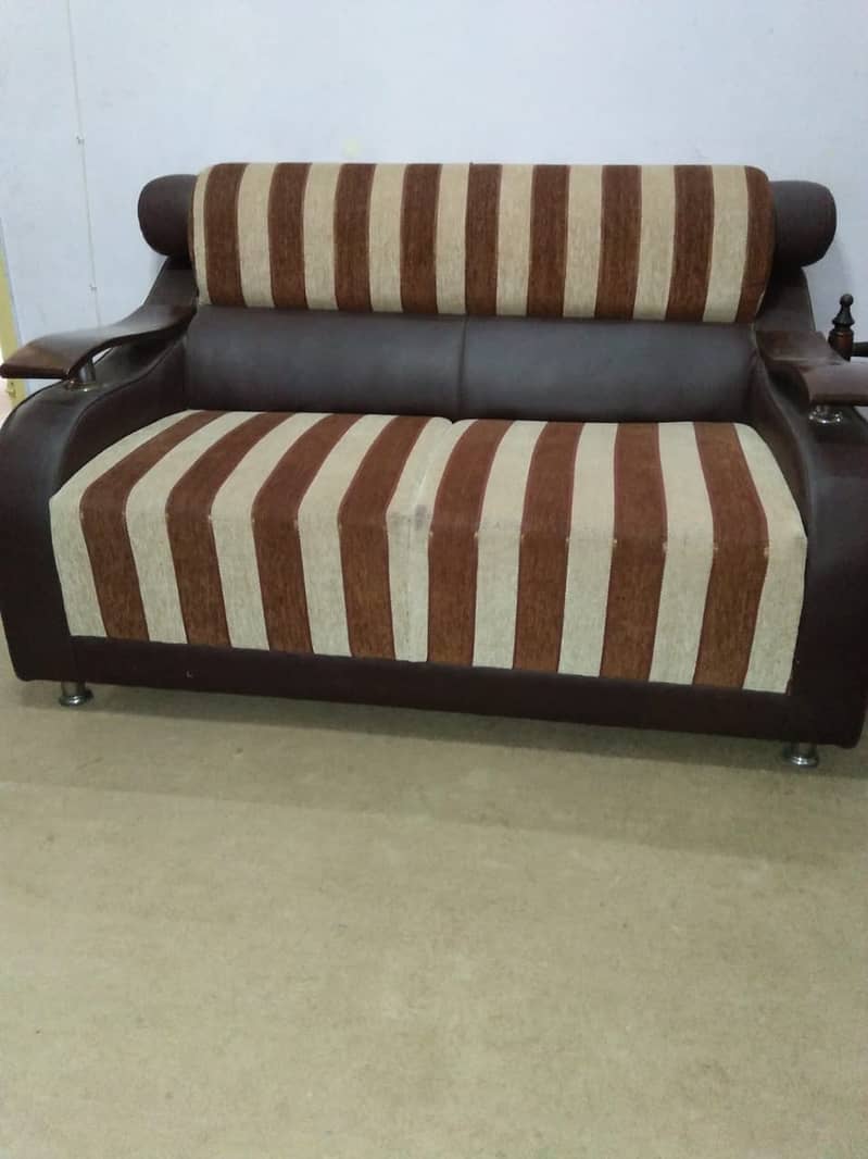 7 seater sofa available In Good condition and karpet 4