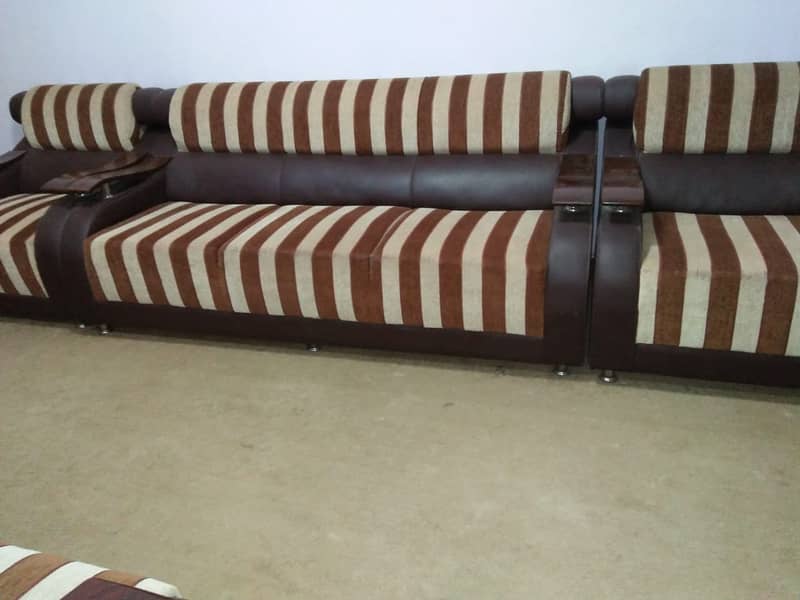 7 seater sofa available In Good condition and karpet 5