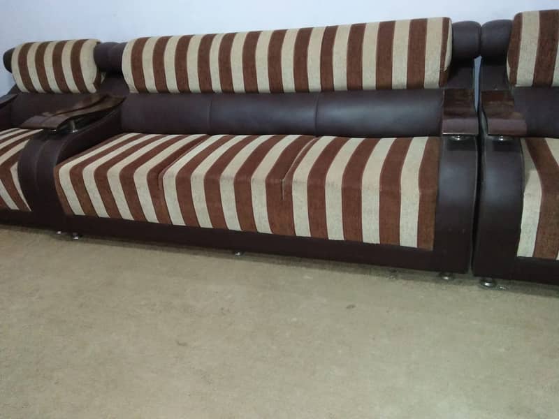 7 seater sofa available In Good condition and karpet 7