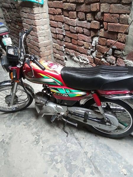 Honda CD 70 2022 4