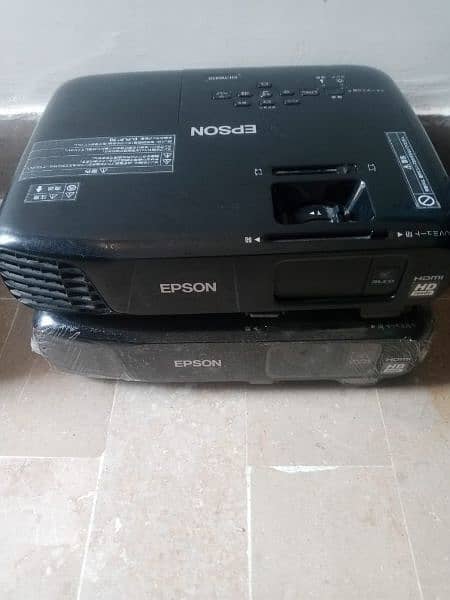 Branded High lumens And High Definition Projectors available for sale 3