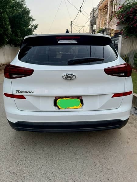 Hyundai FWD Tucson 2022 1