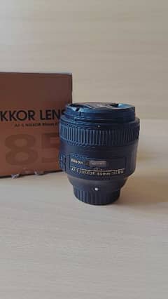 Nikon 85mm f/1.8G lens with box 0