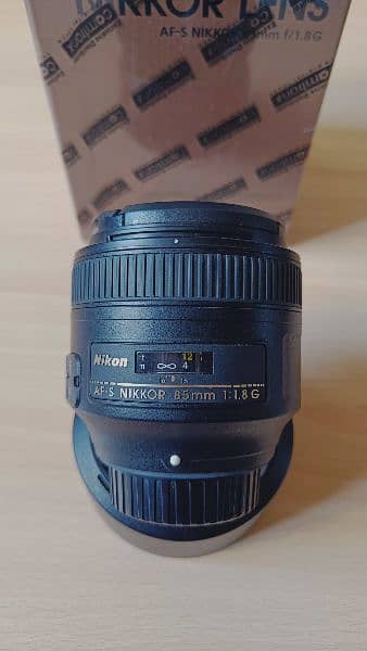 Nikon 85mm f/1.8G lens with box 1