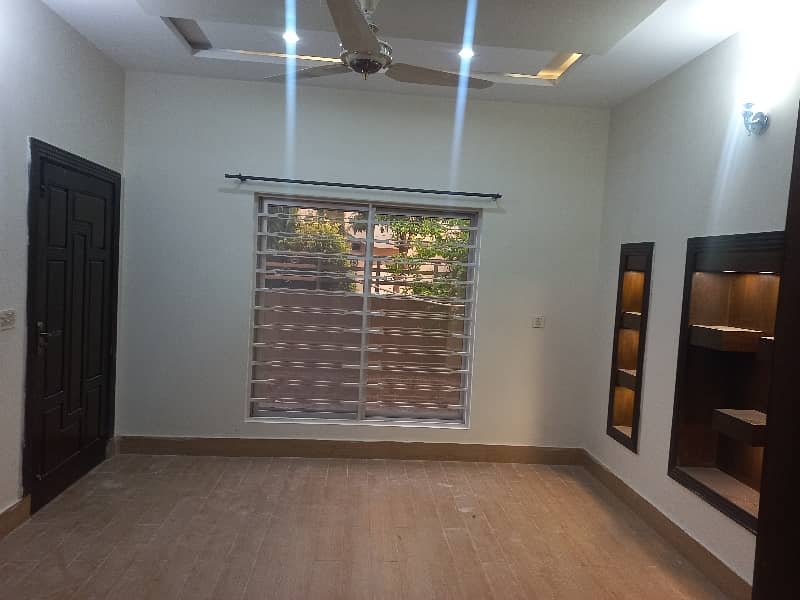 10 Marla House For rent In Lahore 11