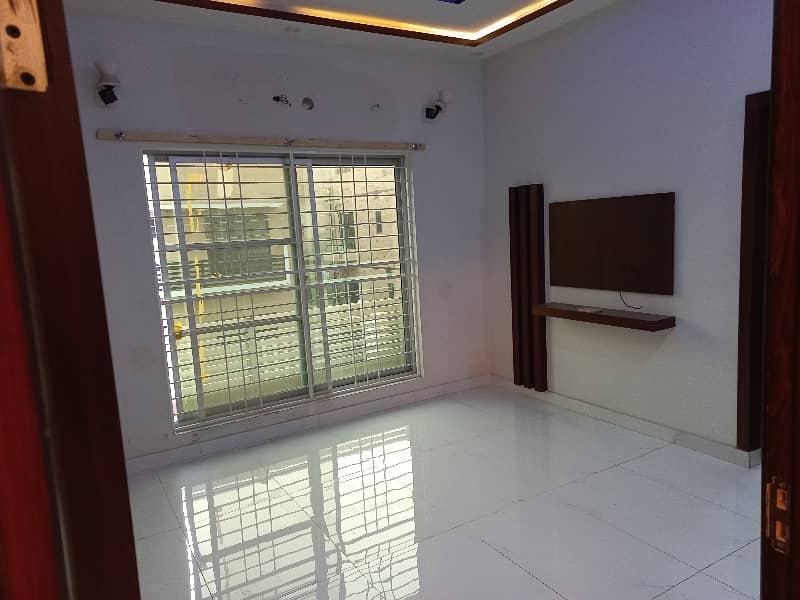 Spacious 1 Kanal Upper Portion Available For rent In Gulshan-e-Lahore 5