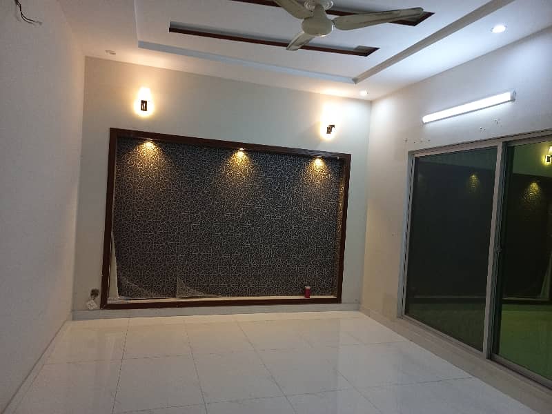 Spacious 1 Kanal Upper Portion Available For rent In Gulshan-e-Lahore 11