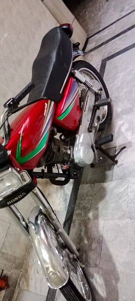 Honda 125 top Class condition Lahore reg 4