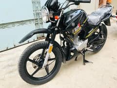 Yamaha ybr 125G number laga hua hai