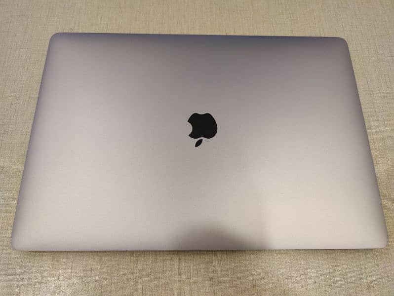 MacBook Pro 2019 A2141 0