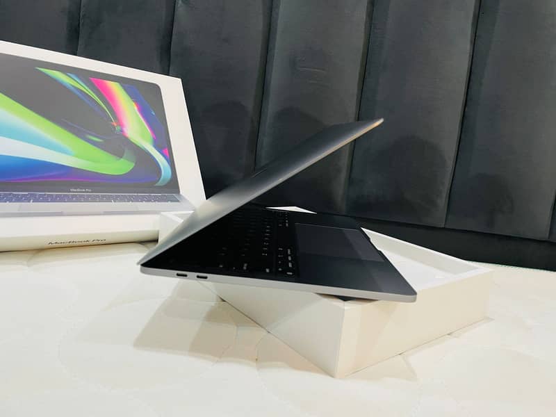 MacBook Pro M2 Model 2022 With Box All Packing 8