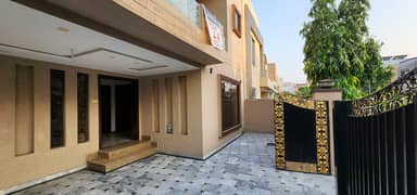 10 Marla like New House for Sale in Sector B Bahria Town Lahore