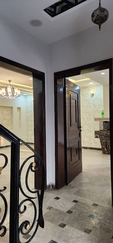 10 Marla like New House for Sale in Sector B Bahria Town Lahore 6