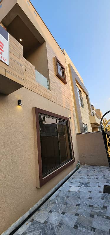 10 Marla like New House for Sale in Sector B Bahria Town Lahore 28