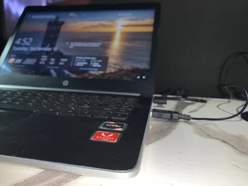 HP Laptop 15-db0xxx AMD Ryzen 3 2200U with Raden Vega Gfx Ram 16gb 2