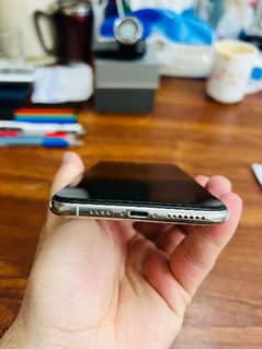 Iphone XS Max Silver 256 gb PTA approved