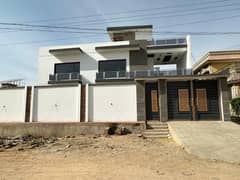 600 Sq/Yd Corner Bungalow