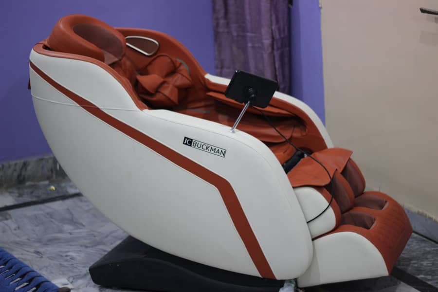 JC Buckman RefreshUs Massage Chair, 1month used 8