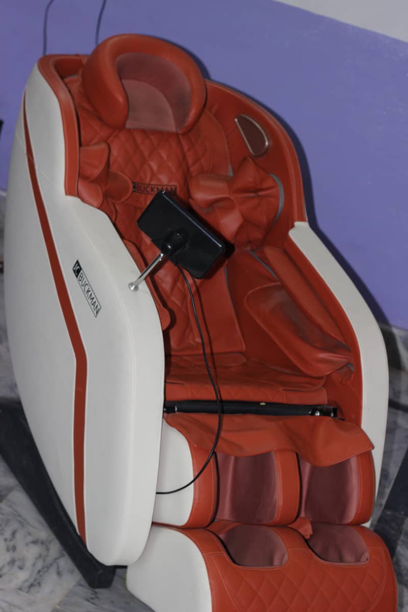 JC Buckman RefreshUs Massage Chair, 1month used 9