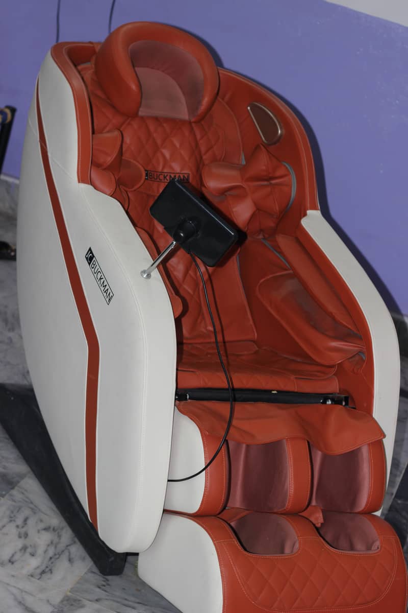 JC Buckman RefreshUs Massage Chair, 1month used 10