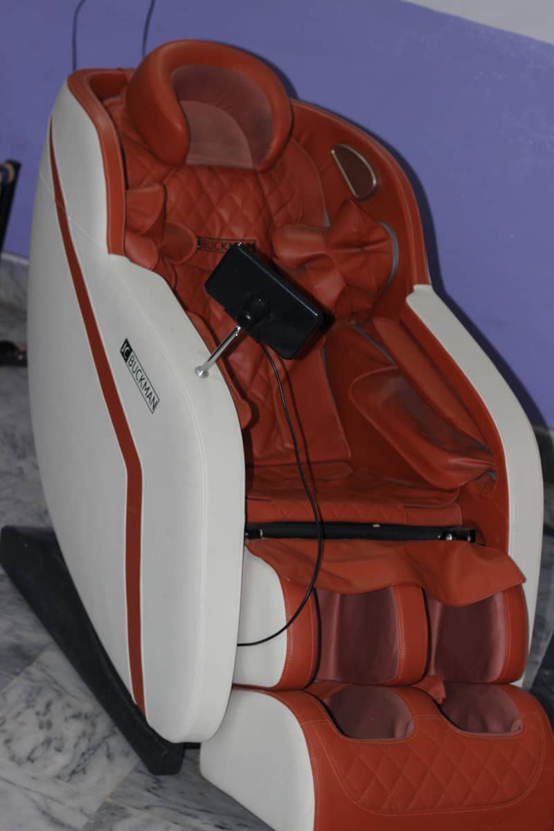 JC Buckman RefreshUs Massage Chair, 1month used 11