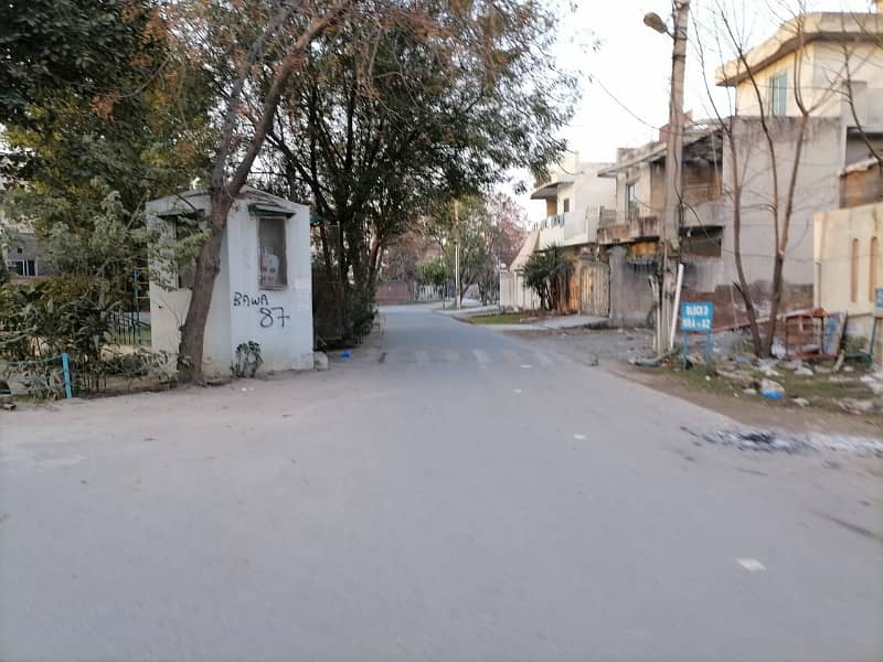 10 Marla Residential plot available for sale in PGECH PHASE 2 Eden Chowk township college Road Lahore 6