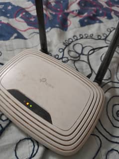 TP Link WiFi router double antenna