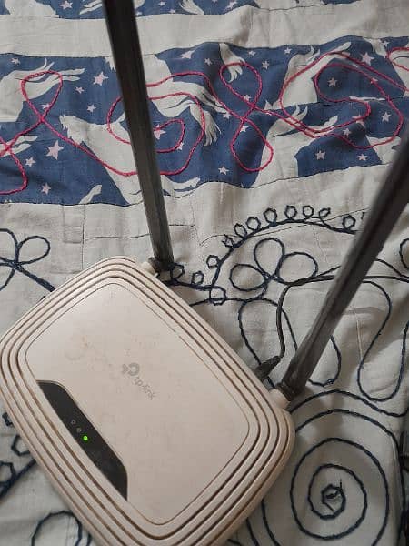 TP Link WiFi router double antenna 1