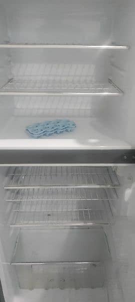 Fridge in excellent condition 2