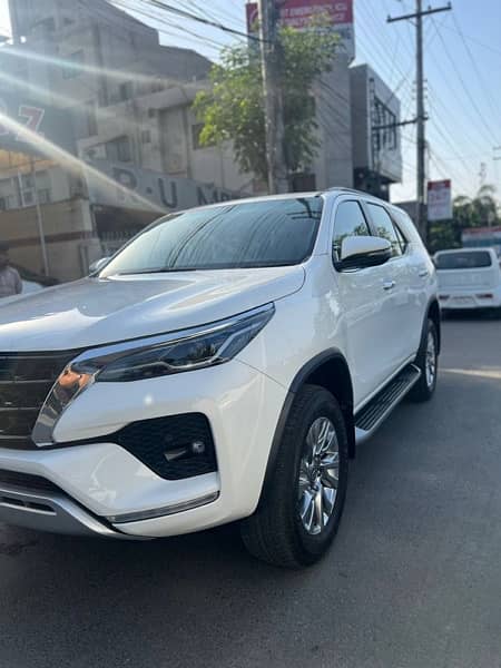 Toyota Fortuner V 2021 EXCELLENT 6280 driven only 1