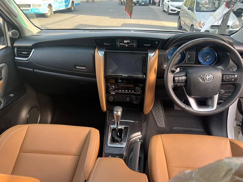 Toyota Fortuner V 2021 EXCELLENT 6280 driven only 7