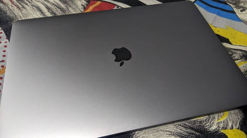 MacBook pro 2019 16 inches 8