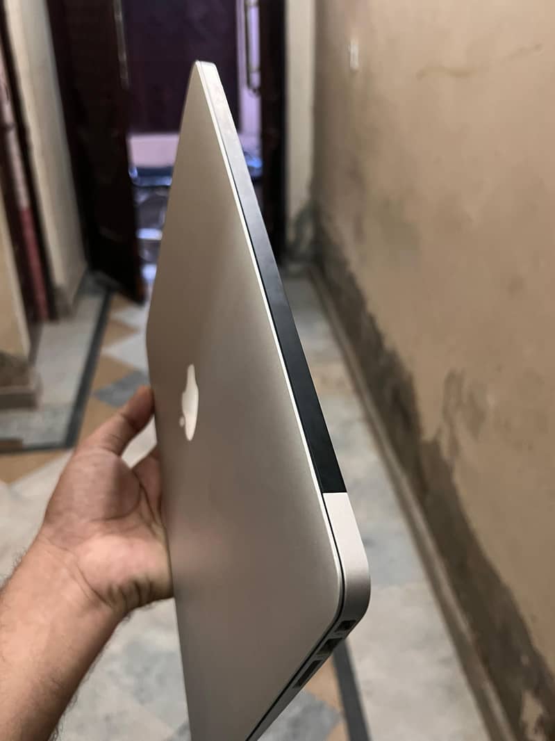 [9/10, 6:31 PM] +92 326 9169721: Mac Book air 2017 10/10 Condition 1