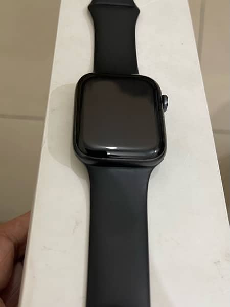 Apple Watch Series 5 44mm with Box 2