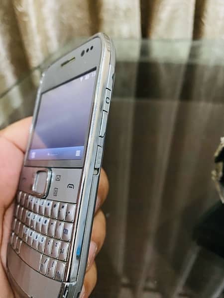 Nokia E6 4