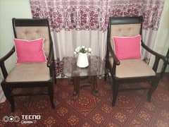 Room chairs with centre table