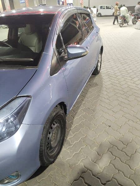 Toyota Vitz 2013 4