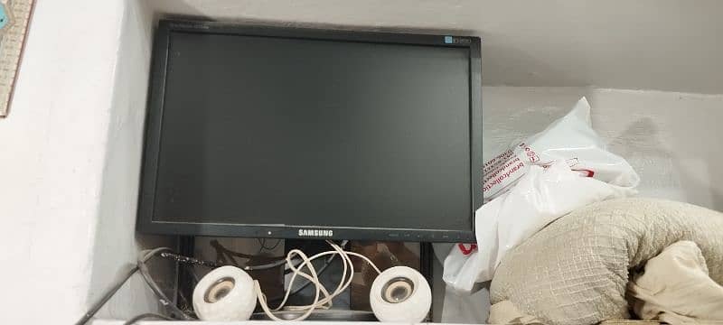 lcd for sell 18 inch 1