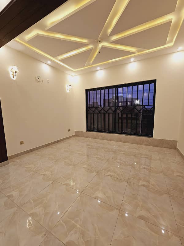 BRAND NEW 5 MARLAS HOUSE AVAILABLE FOR SALE SECTOR D SECTOE E BLOCK BB BAHRIA TOWN LAHORE 9