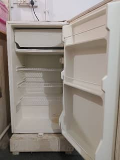 HAIER REFRIGERATOR MODEL HR-136WL